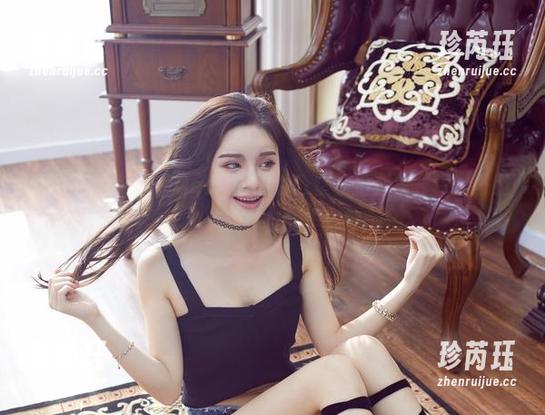 尤物馆 - 陆萱萱Cecilia的办公室私拍合集，真是…工作和美貌并存的典范啊。