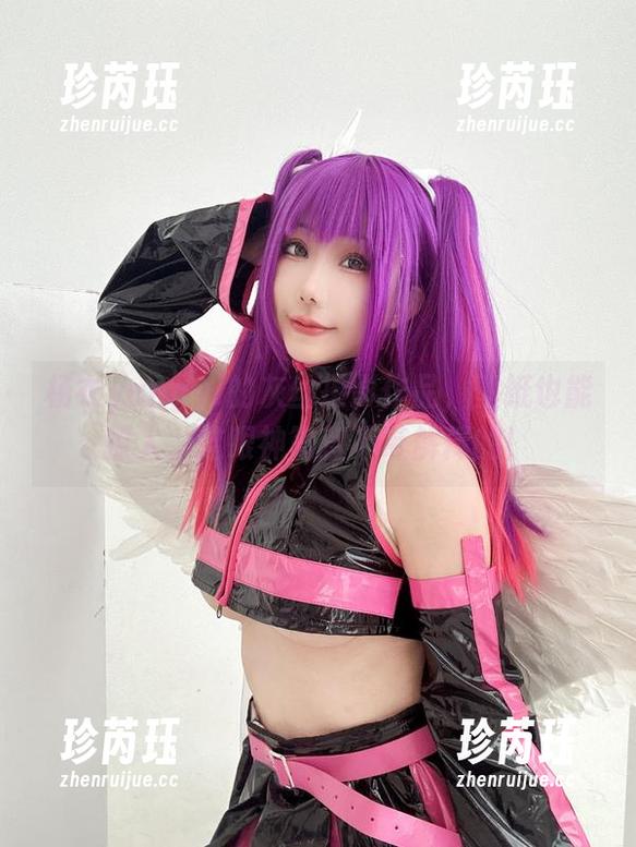 杨衣yangyi的灰丝摄影作品，壁纸也能撩人，这眼神简直不带解释的！