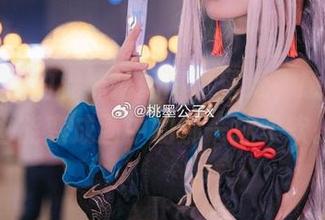 桃墨公子的棉袜搭配高清壁纸，感觉自己也能变成画中的那一抹柔软。