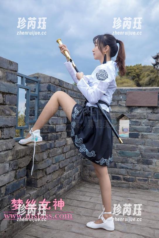 梦丝女神 - 网盘中的小区楼道，玥玥的写真旅程，哦，真是美妙