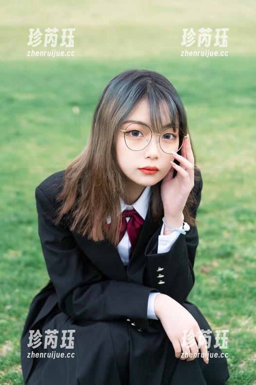 梨瑾瑾双人合影：当两个相似的灵魂撞出火花时，精彩瞬间尽在这里！