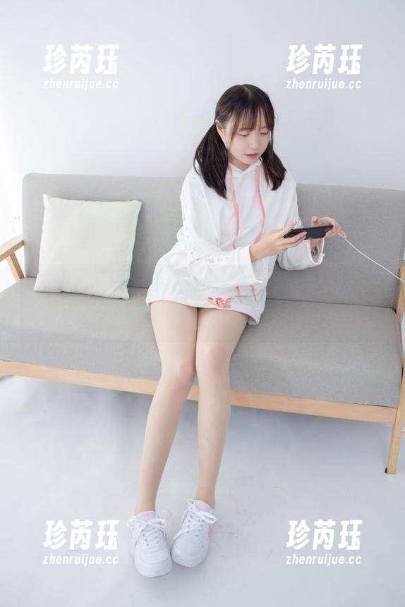 森萝财团 叮!森萝财团带你领略学生妹外拍的原图,绝对值得你停留!