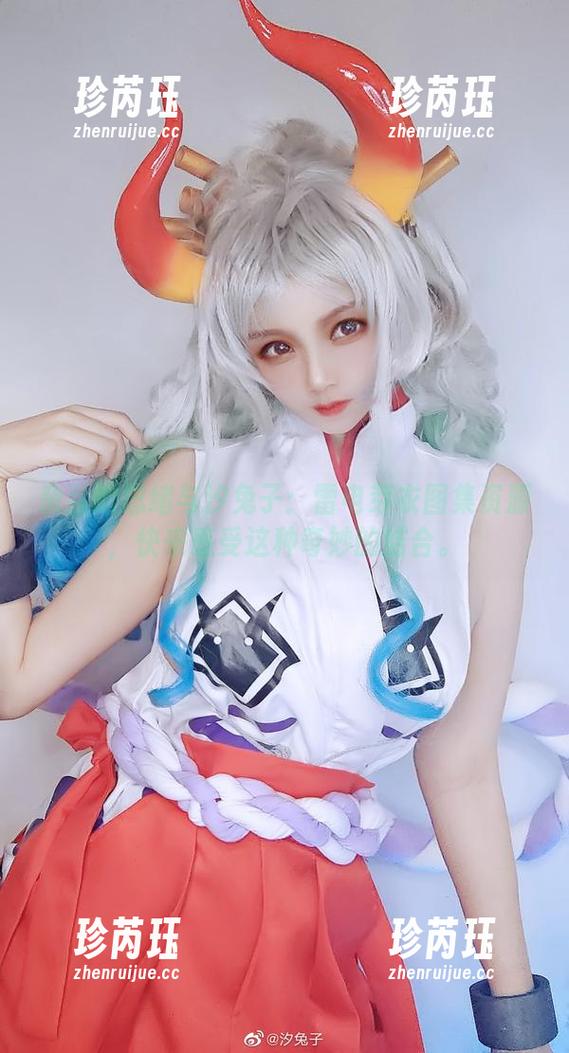 杂乱的思绪与汐兔子：雷电芽衣图集资源，快来感受这种奇妙的结合。
