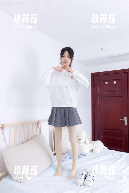 物恋传媒 - 图片里的小晴天私房瑜伽：似乎每个姿势都在暗示些什么