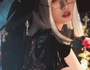 瓦斯塔亚小龙虾的写真更新：玛丽萝丝邀你一同感受这种‘文艺’与‘美味’！