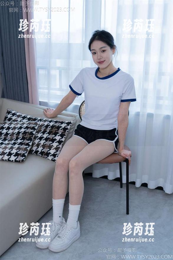 甜予摄影 - 白棉袜美图：思思告诉你袜子也能这么迷人