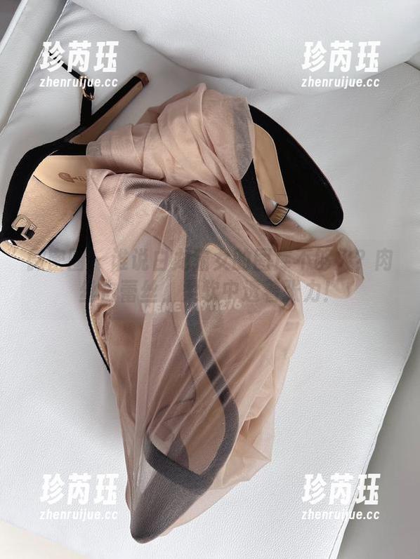 微密圈 - 谁说白龙猫女的图库不够火？肉丝白蕾丝，柔软中透着张力！