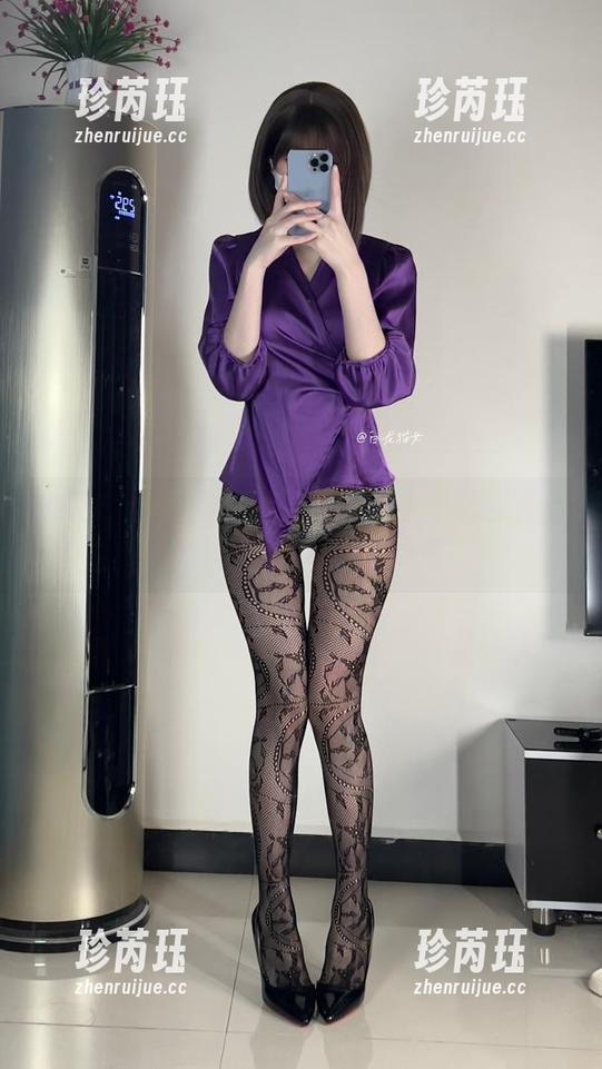 微密圈 - 白龙猫女全集：当油光黑丝遇上她，是真有套路还是巧合？