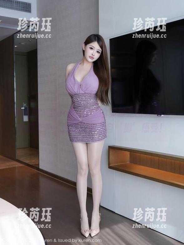 秀人网 - Candy糖糖的美脚是图集里的绝对主角，愿意让你亲自‘脚’感受！