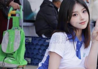 秀人网 - 可儿kayen美图更新，制服也太撩了吧，简直让我浮想联翩！