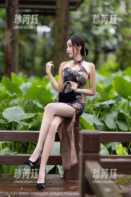 秀人网-呆呆的瑞BB 秀人网 - 这组私拍真是纯白得想要捧回家,呆呆的瑞BB的资源真是人间瑰宝。