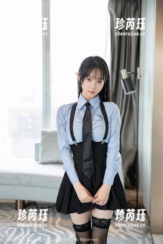 秀人网 - 小小白思宜的礼服：下载一张，让你的手机瞬间变成时尚杂志！