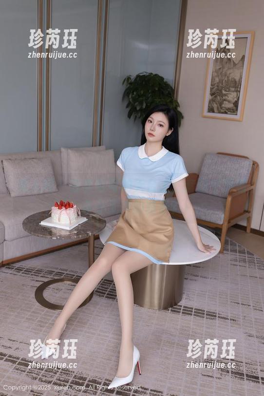 秀人网 - 在李可可的天台上，套图中藏着多少无声的暗示？