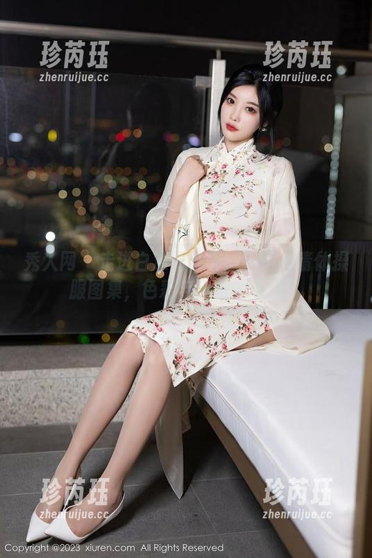 秀人网 - 走进白沫的世界：一组高清体操服图集，色彩与风格的碰撞！