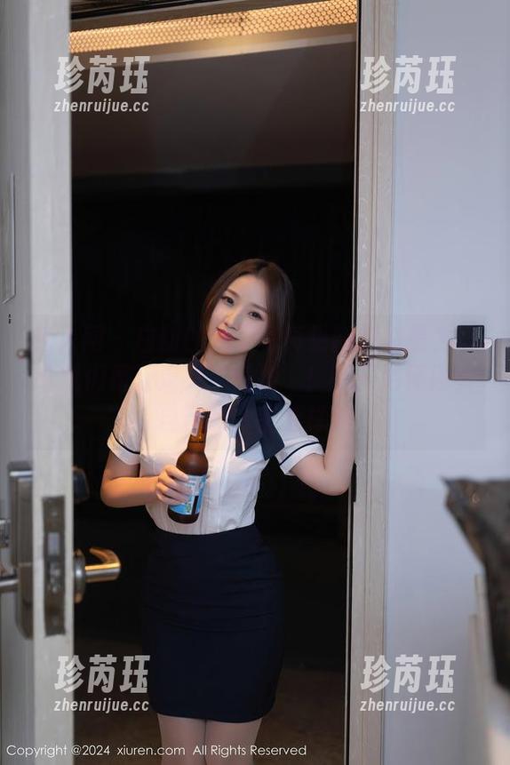 秀人网 - 白甜的女王写真更新想必是为了给我们重新定义‘气质’！我开始怀疑我自己的人生选择！