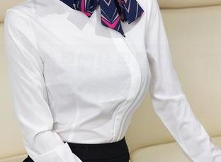 秀人网 - 泳池里的绮里嘉Ula，高清写真的慵懒与活力交织。