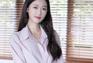 秀人网 - 看！芝芝booty在白裙里飘逸，快来免费获取这份图集，分分钟变女神