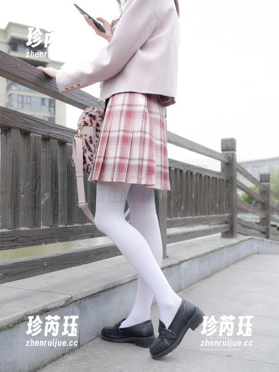 紧急企划 - 小恩的双人高清图册，色彩与感性的双重游戏