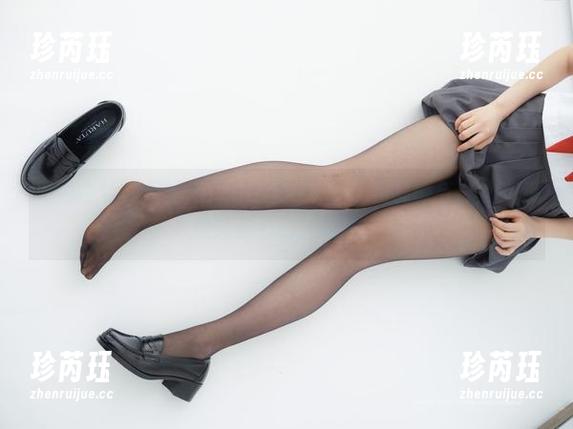 紧急企划 - 无圣光，单靠见希w的民国制服与白丝，就能让你心动的图片！