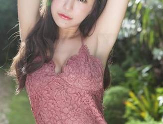 美媛馆 - 原图里的陈怡曼coco，旗袍勾勒出的优美姿态，真的让人心动啊！