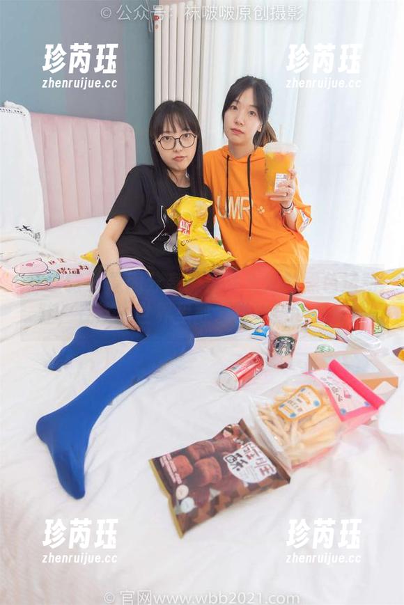 袜啵啵 - 原图分享：小沫与她的黑色运动鞋，在这个世界里散发着神秘的信号！
