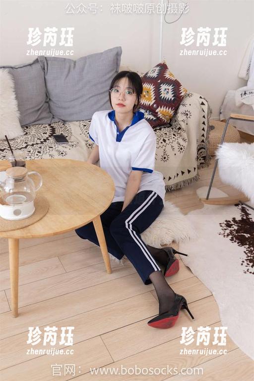 袜啵啵 - 你以为毛衣只有厚厚的？稚予的免费写真合集让你知道什么叫‘轻’。