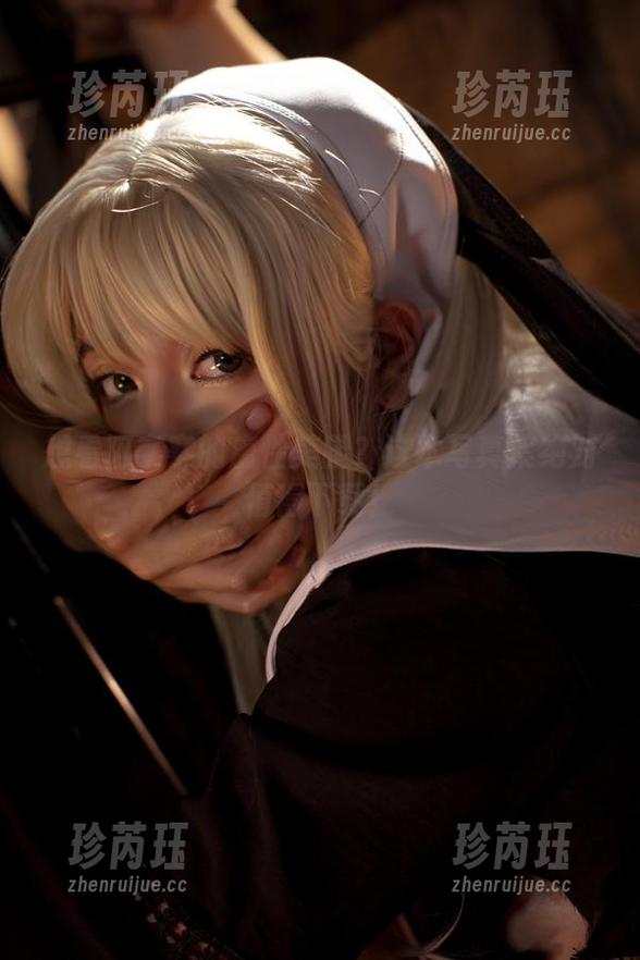想看阿寨寨的魔性美腿？这本写真集绝对值得下载！