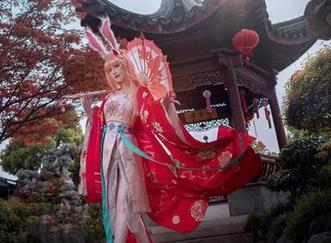 走进露儿大魔王的高清写真集，竟然遇上了禁闭者娜恰，脑洞大开的瞬间不容错过！