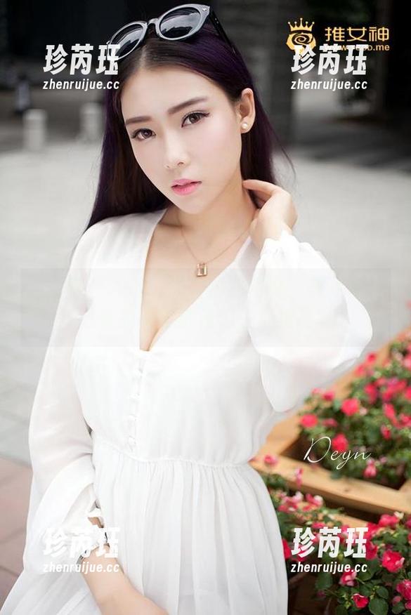 青豆客 - Akiki朱若慕的写真：美足背后，总有故事等待我们去细细品味。