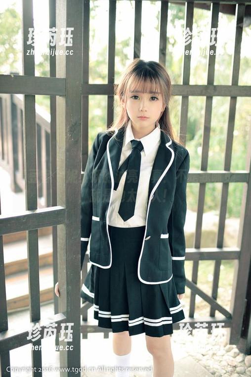 青豆客 - 妮小妖的油亮写真：不是我嘴贱，就是她太迷人！